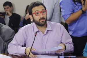 Diputado Crispi criticó proyecto para mejorar Fonasa: “Cuidan el negocio de las Isapres y clínicas”