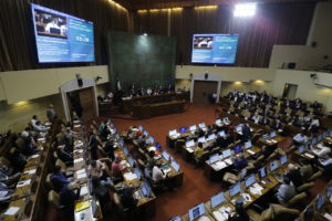 Con votos de la oposición: diputados rechazan restablecer voto obligatorio