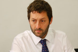 Diputado Coloma pide identidades de equipo de redes sociales de Contraloría tras acusar 