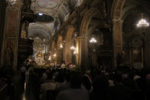 ¿Secuestraron y golpearon a un sacerdote en la catedral de Santiago?