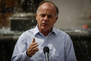 Walker asegura que el perímetro del incendio en Agua Fría está contenido en un 80%