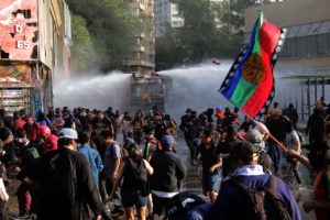 Otra jornada de violencia se registró este viernes en Plaza Italia