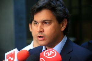 Torrealba criticó “obstruccionismo” de la oposición y llamó a cumplir acuerdos