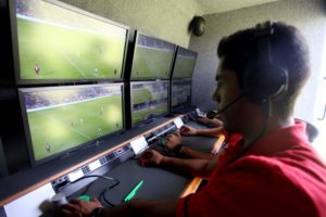 Comisión de árbitros presentó oficialmente el VAR para el fútbol chileno