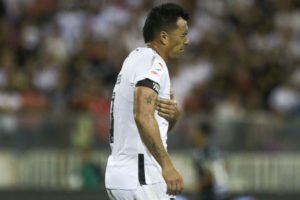 Esteban Paredes sufre una fractura costal y estará dos meses fuera de las canchas