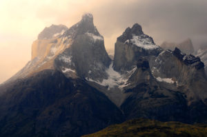 El cuestionable rayado de turista italiana en el Parque Nacional Torres del Paine