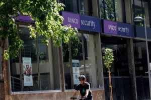 Banco Security compensará a 17.000 clientes por cobros en líneas de sobregiro
