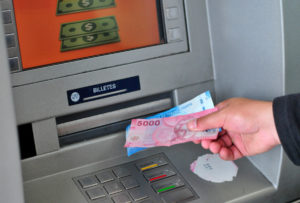 Banco Central cuestiona falta de billetes de $2.000 y $5.000 en cajeros automáticos
