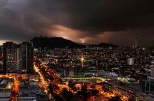 The Weather Channel pronostica tormenta eléctrica para Santiago