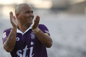 Chupete llega a la B: Humberto Suazo es oficializado como refuerzo de Deportes Santa Cruz