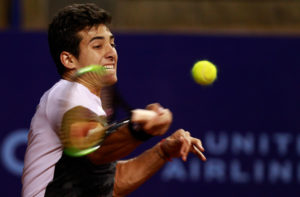 Cristian Garin se despidió de Australia tras caer ante canadiense Raonic