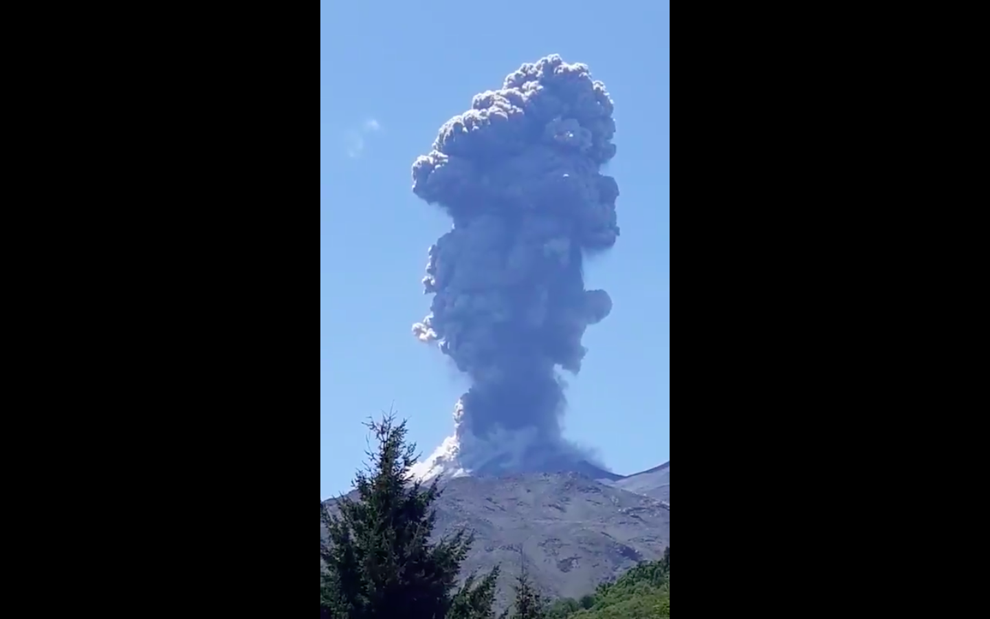 VIDEO | Volcán Nevados de Chillán registró nuevo pulso eruptivo