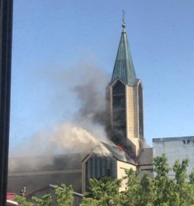 Iglesia descarta intencionalidad en incendio de Catedral de Valdivia