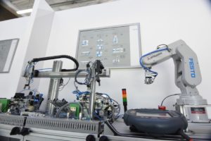 Educación superior en la IV Revolución Industrial: inauguran Centro de Entrenamiento de Automatización y Robótica