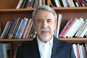 Siquiatra y escritor chileno Ricardo Capponi falleció en Barcelona