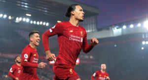 Premier: El Liverpool derrota al Manchester United y amplía su liderato