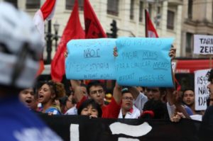 Inspirados en el estallido social de Chile: en Brasil realizan marcha contra alza del transporte