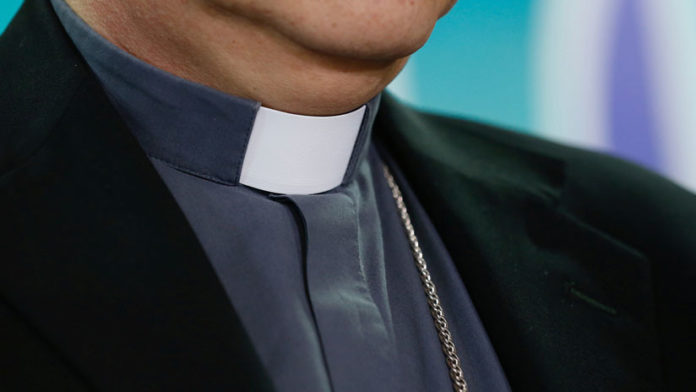 sacerdote pederasta