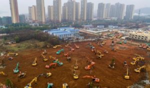 China contra el tiempo: construyen hospital en Wuhan para combatir el coronavirus