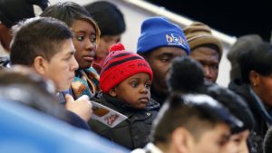 Corte Suprema de Estados Unidos autoriza negar la residencia a inmigrantes que ocupen beneficios públicos  