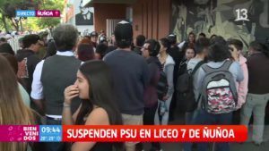 PSU: Apoderados, estudiantes y Carabineros se enfrentan en liceos de Ñuñoa