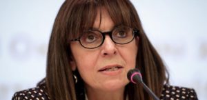 Grecia hace historia y elige por primera vez a una mujer como presidenta de la República
