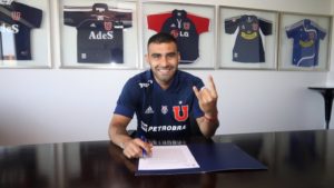 Jonathan Zacaría firmó su renovación con Universidad de Chile