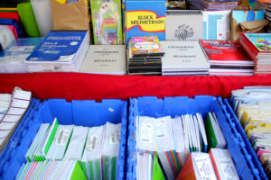 Las diferencias de precios que detectó el Sernac en uniformes y útiles escolares