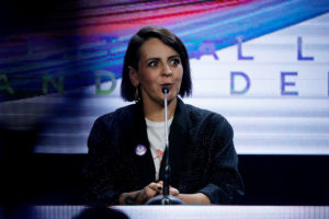 Jani Dueñas responde a comparaciones con Javiera Contador tras su éxito en Viña