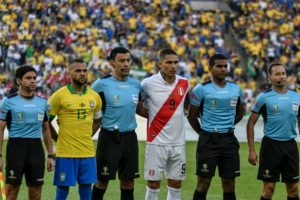 UEFA y Conmebol podrían intercambiar árbitros para la Euro y la Copa América