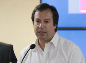 Fiscalía no descarta citar a ministro Palacios por supuestas coimas en MOP