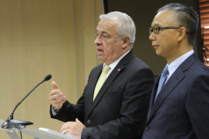 Mañalich descarta presunto caso de coronavirus en vuelo hacia Punta Arenas