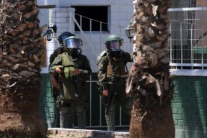 Carabineros detiene a 13 personas en comunas que registran ataques a comisarías