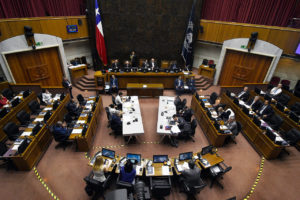 Cuestionamiento transversal: senadores presentan dudas ante rebaja de dieta parlamentaria