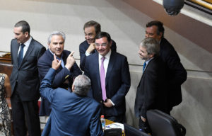 Con ausencias y abstenciones de la DC: Senado rechaza acusación constitucional contra intendente Guevara