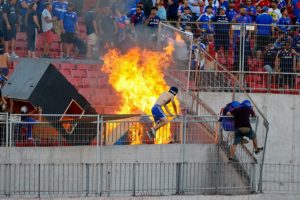 La ofensiva judicial de un hincha de la U por el cierre de la galería sur del Estadio Nacional