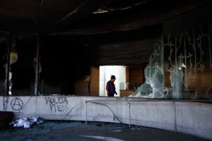 Carabineros responsabiliza a encapuchados por incendio en Museo Violeta Parra