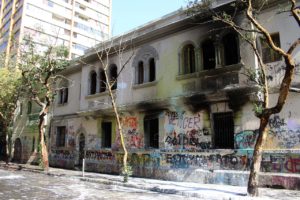 Seremi lamenta incendio en residencia del Minvu en cercanías de Plaza Italia