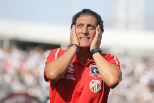 Mario Salas es despedido de Colo Colo tras la derrota ante Curicó Unido