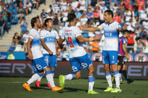 U. Católica superó a Deportes Iquique y se consolida como líder invicto