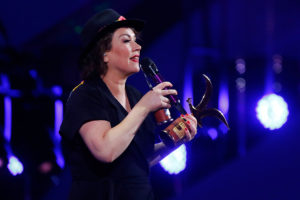 LUN se disculpa con Javiera Contador por la portada que recordó durante su rutina en Viña