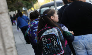 Año escolar 2020: ¿cómo elegir la mochila adecuada y evitar lesiones?