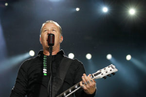 Vocalista de Metallica reaparece tras pasar cinco meses en rehabilitación