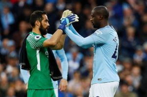 Manchester City de Claudio Bravo queda fuera de la Champions League por dos años