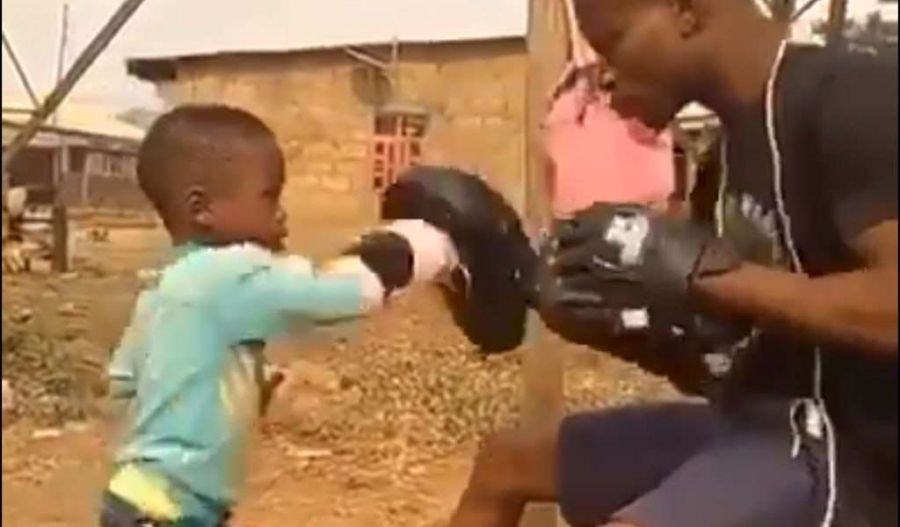 niño boxeo