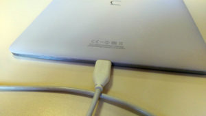 Mueren dos niños en Nicaragua: les explotó el tablet en la habitación