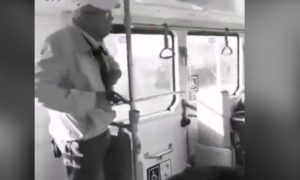 Captan a adulto mayor amenazando con un arma a pasajeros de micro en Maipú