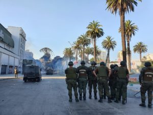 VIDEOS + FOTOS | Serios incidentes, caos vial y el Hotel O'Higgins apedreado: así son las horas previas al inicio de Viña 2020