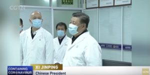 VIDEO | Presidente Xi Jinping visita centro de tratamiento del coronavirus en Beijing
