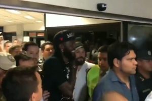 VIDEO | Locura total en Paraguay por la llegada de Emmanuel Adebayor a Olimpia